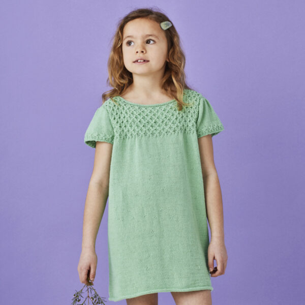 kjole-med-smock-monster-strikkeopskrift