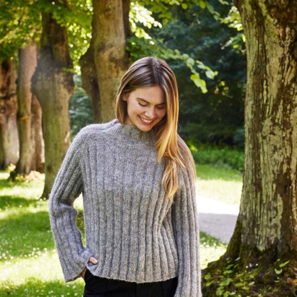 raglansweater-i-bred-rib-strikkeopskrift