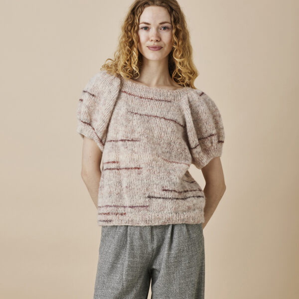 raglan-t-shirt-med-pufaermer-strikkeopskrift