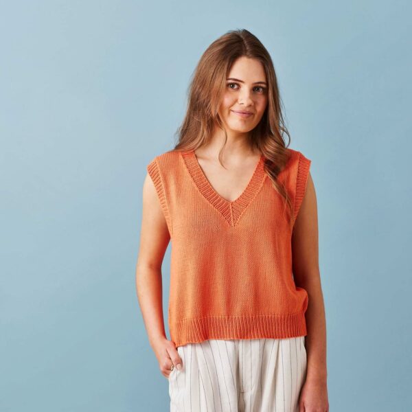 sommertop-med-v-hals-strikkeopskrift