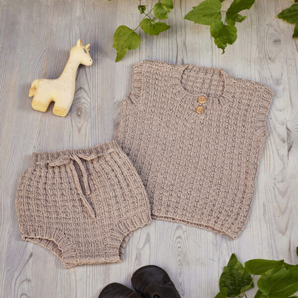 babyvest-og-shorts-strikkeopskrift