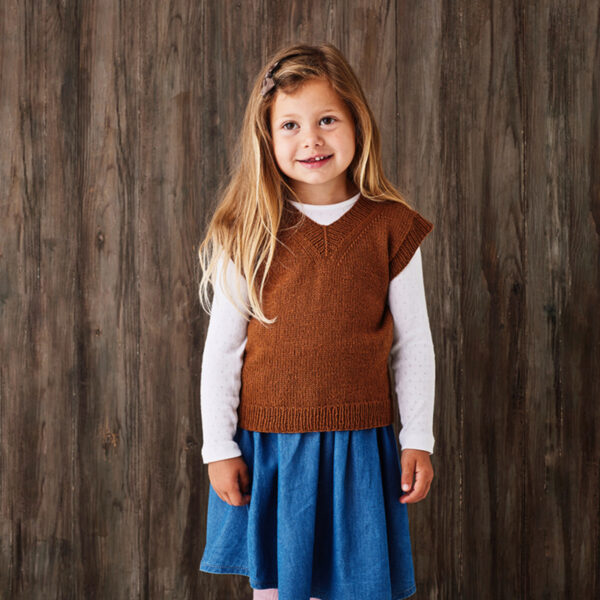 glatstrikket-vest-til-born-strikkeopskrift
