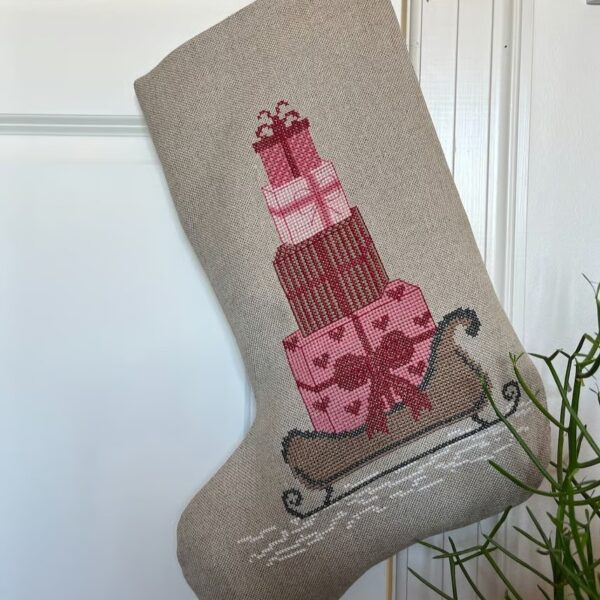 julesok-med-rode-gaver-broderikit